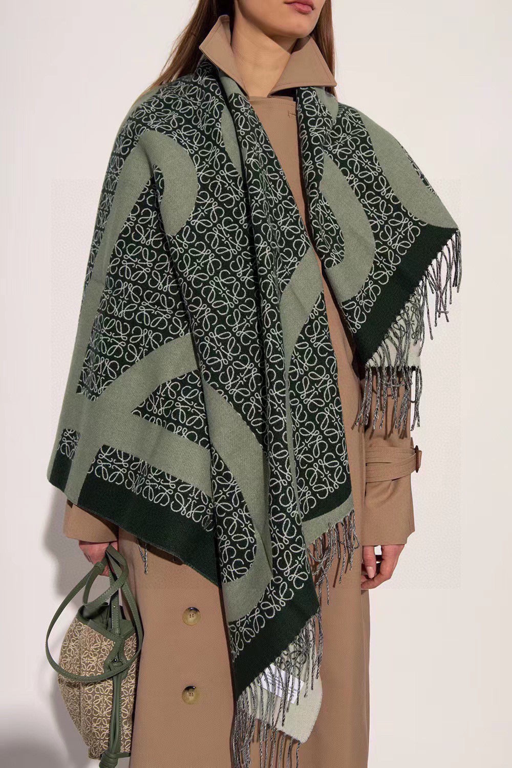 LOEWE ANAGRAM SCARF 140 CM IN GREEN FOREST WOOL 410214