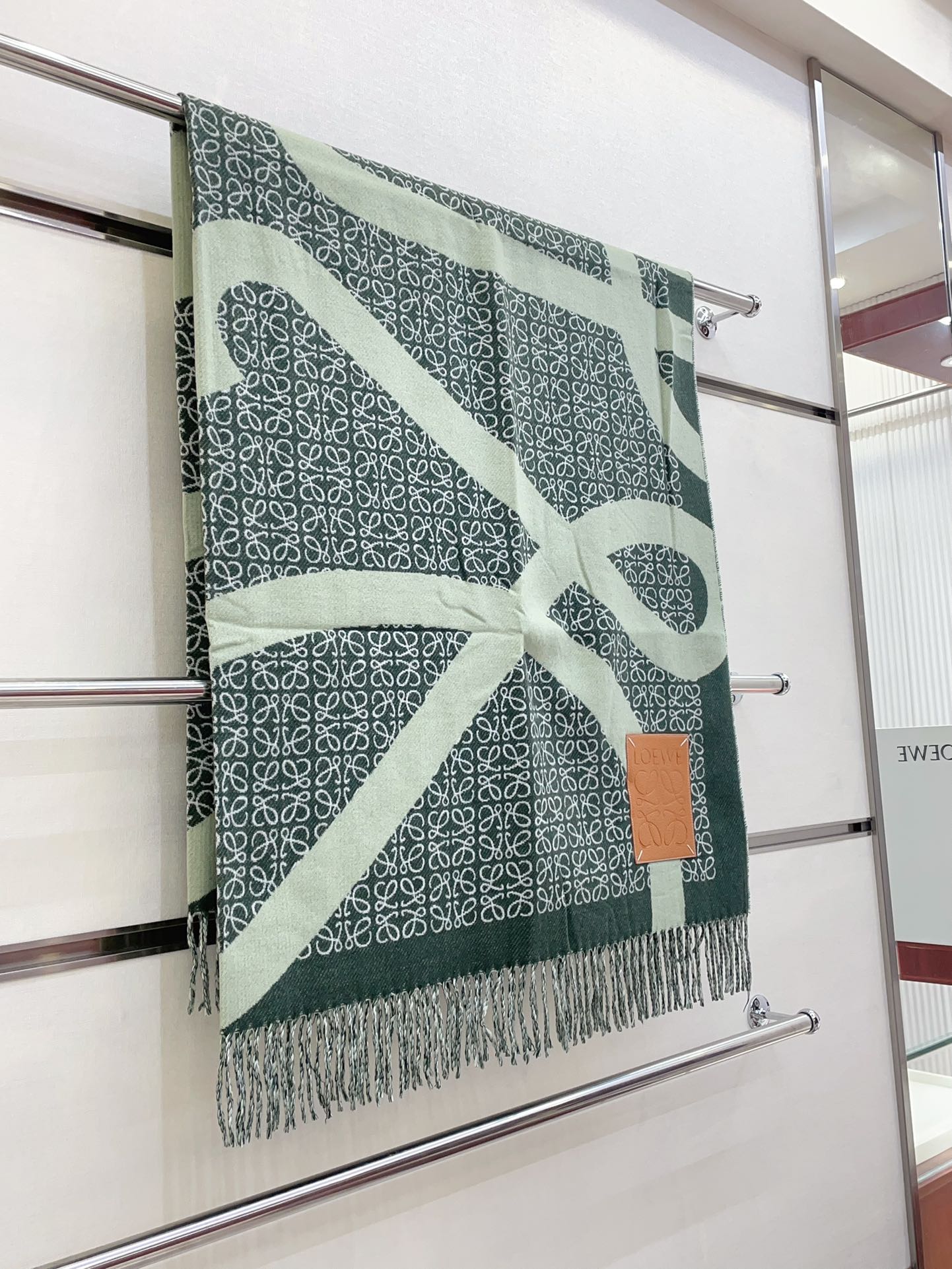 LOEWE ANAGRAM SCARF 140 CM IN GREEN FOREST WOOL 410214