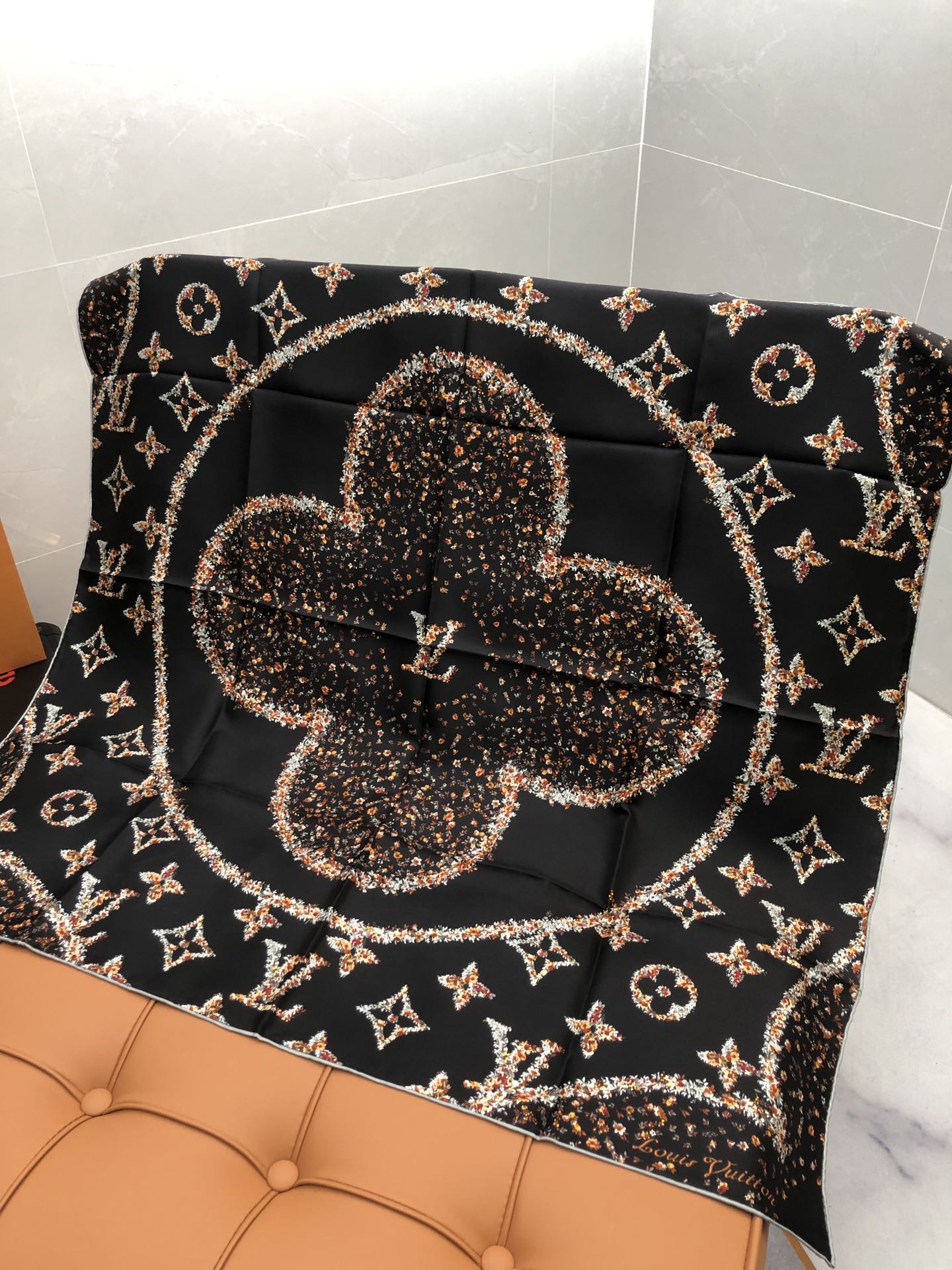 LOUIS VUITTON LV SCARF 90 CM IN SILK 704582