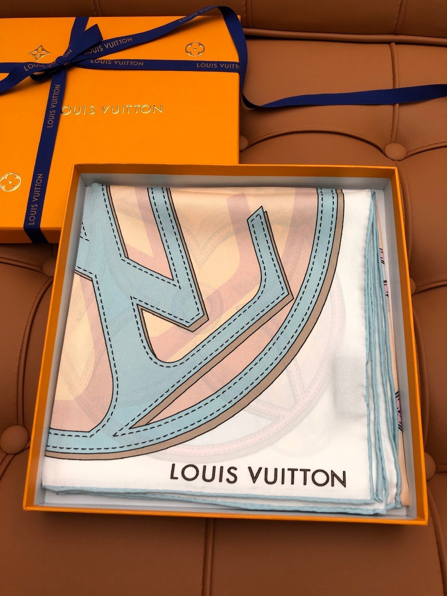 LOUIS VUITTON LV SCARF 90 CM IN SILK 704578