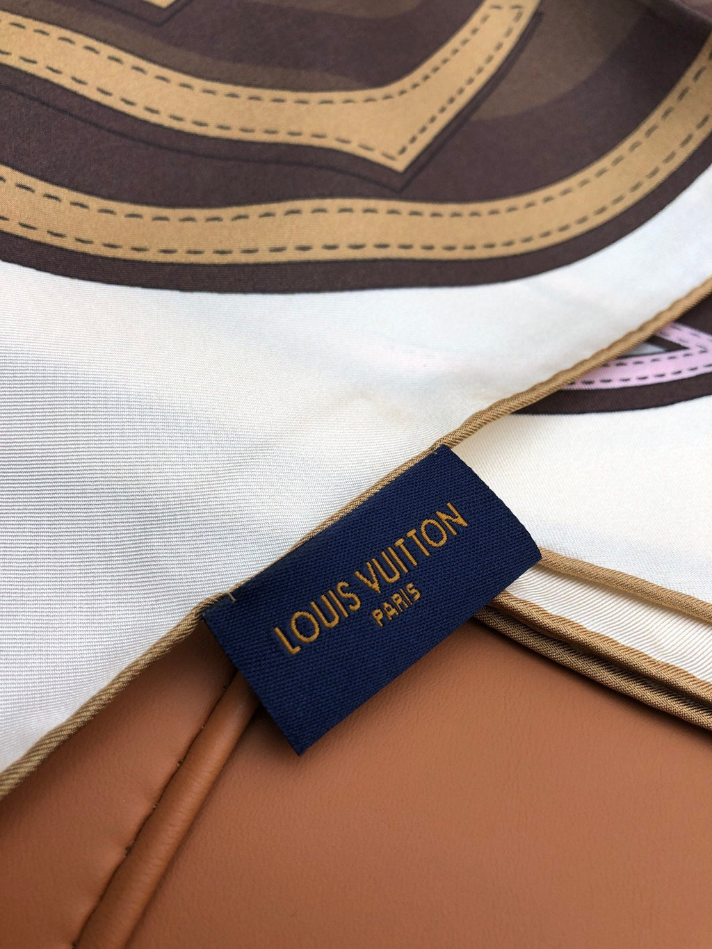 LOUIS VUITTON LV SCARF 90 CM IN SILK 704580