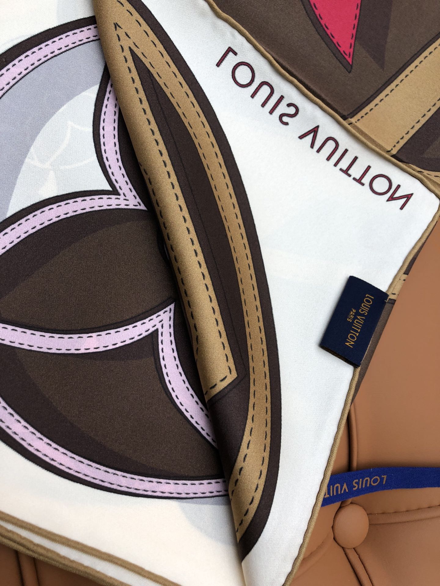 LOUIS VUITTON LV SCARF 90 CM IN SILK 704580