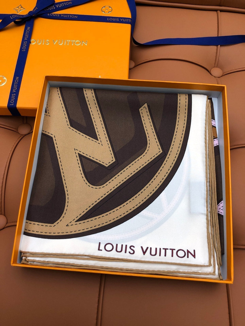 LOUIS VUITTON LV SCARF 90 CM IN SILK 704580