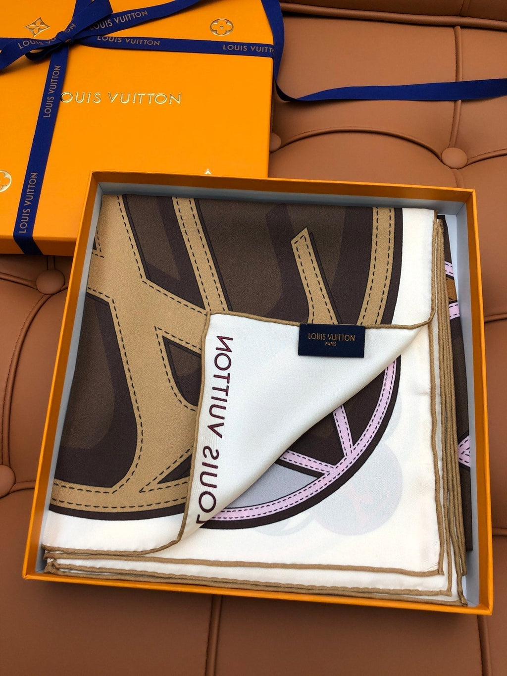 LOUIS VUITTON LV SCARF 90 CM IN SILK 704580