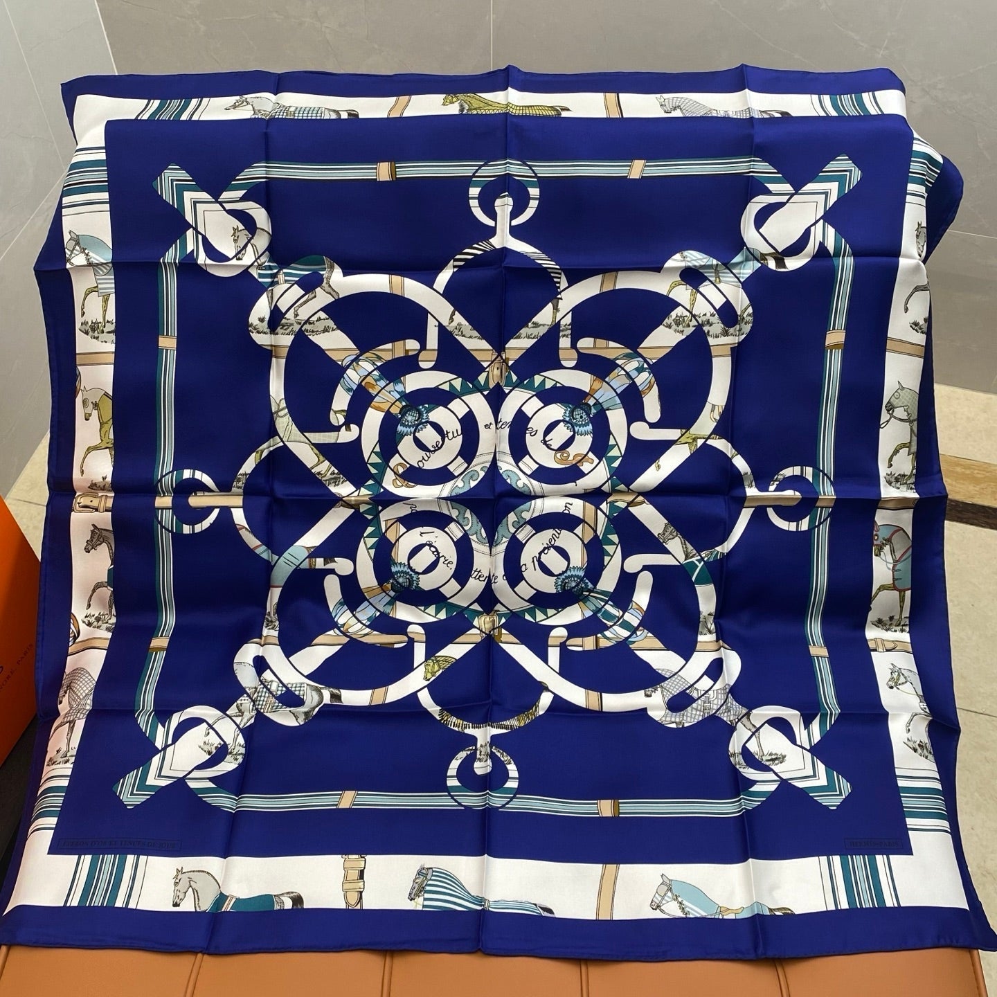 HERMES HERMES 25S SCARF 90 IN SILK 703707