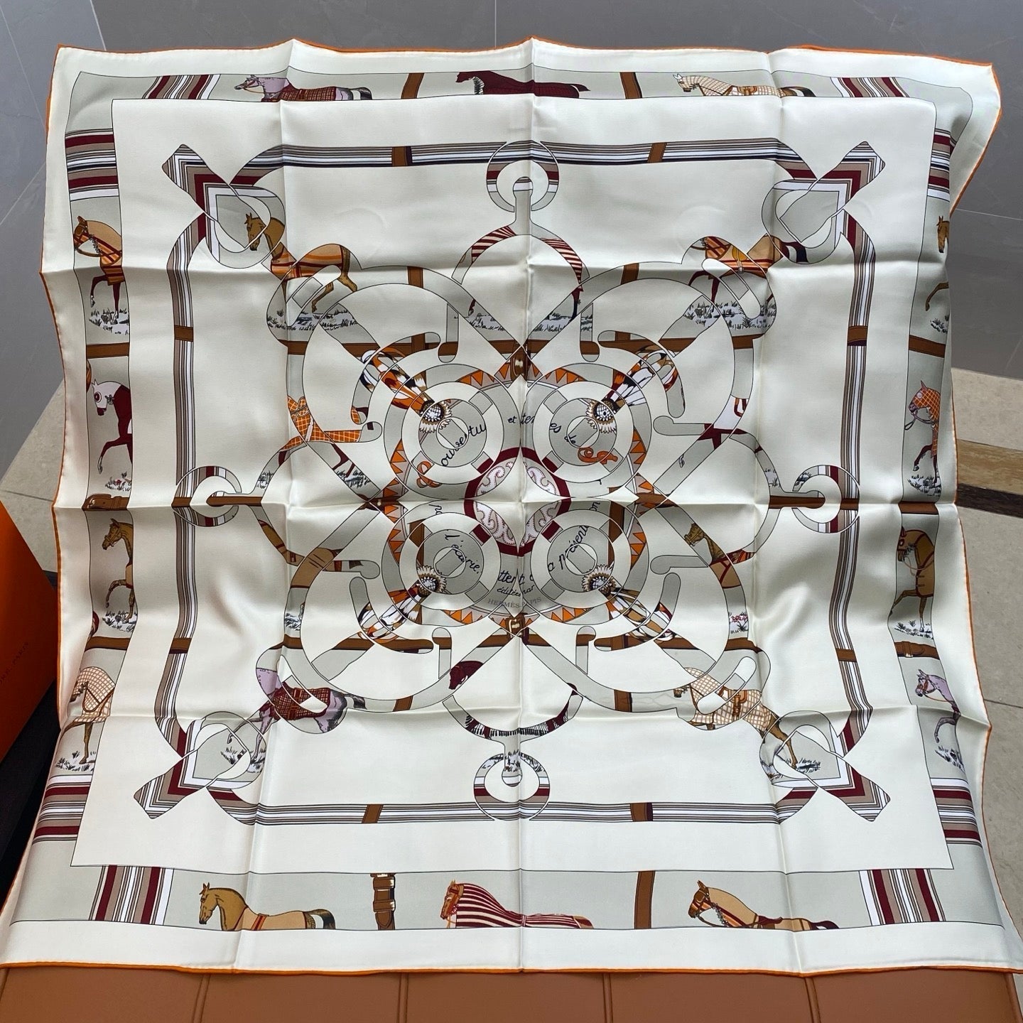 HERMES HERMES 25S SCARF 90 IN SILK 703708