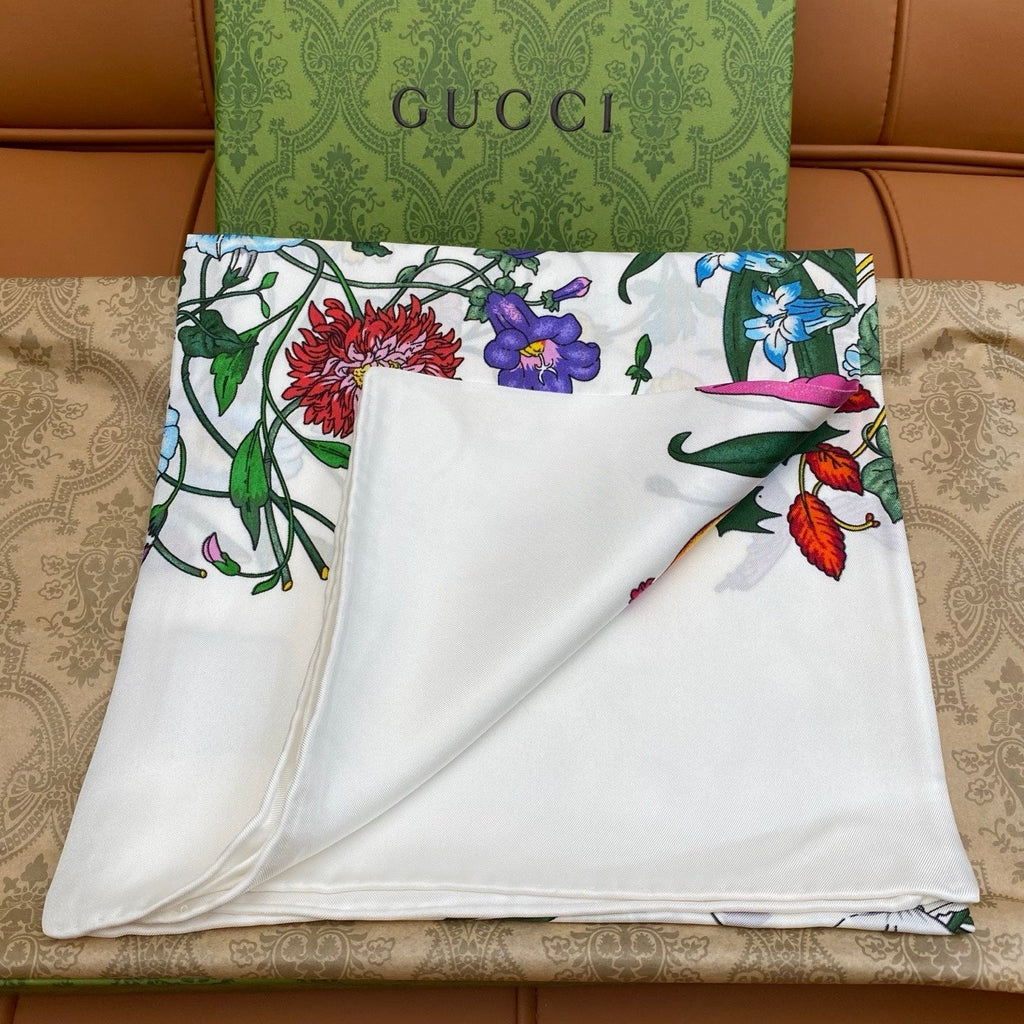 GUCCI 25S SCARF 90 IN SILK 718504