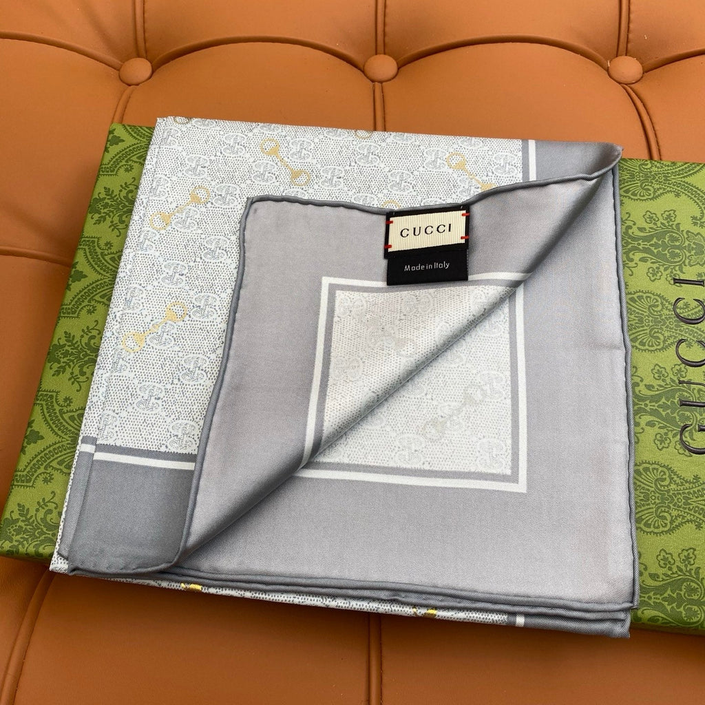GUCCI 25S SCARF 90 IN SILK 718507