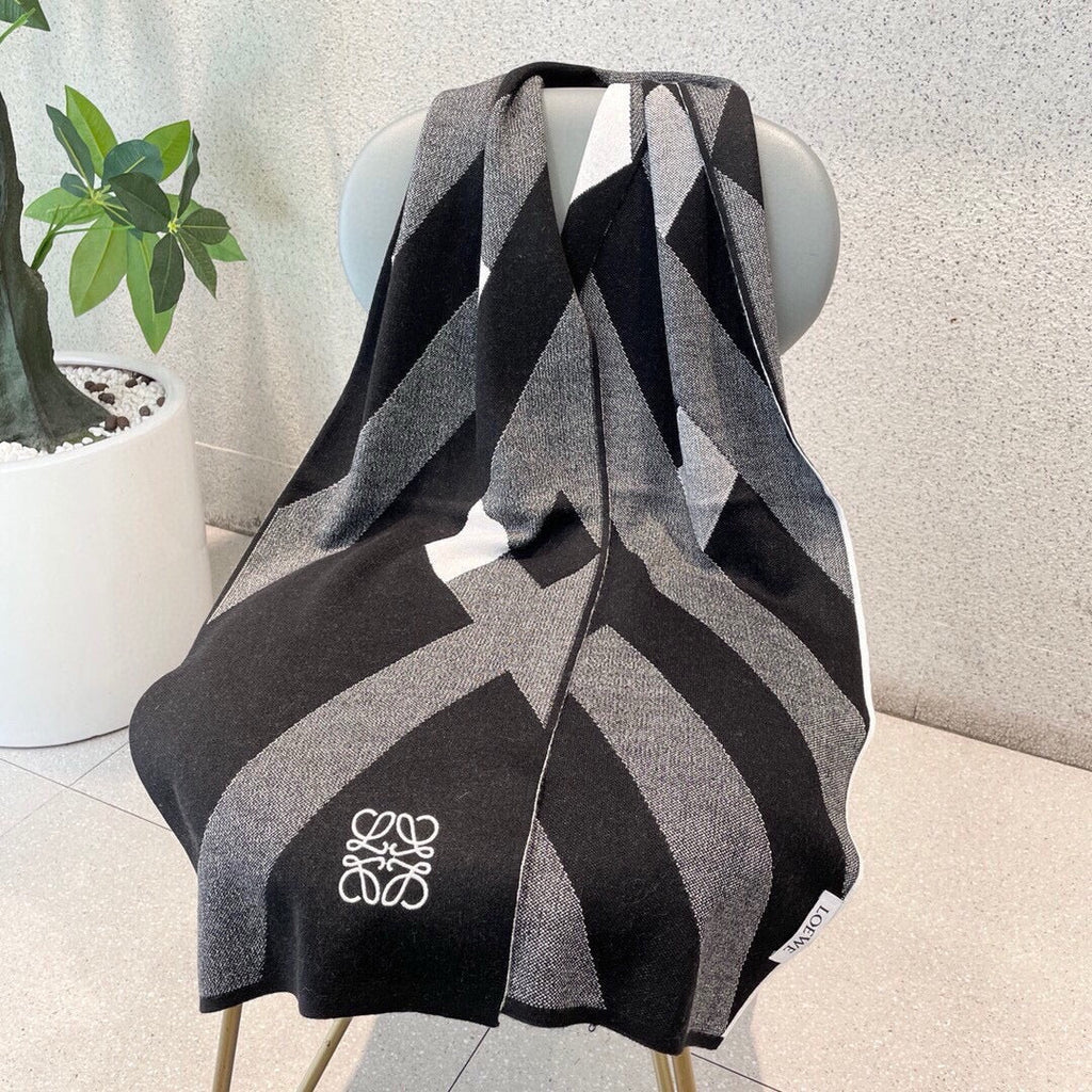 LOEWE SCARF 180 CM IN BLACK CASHMERE 386729