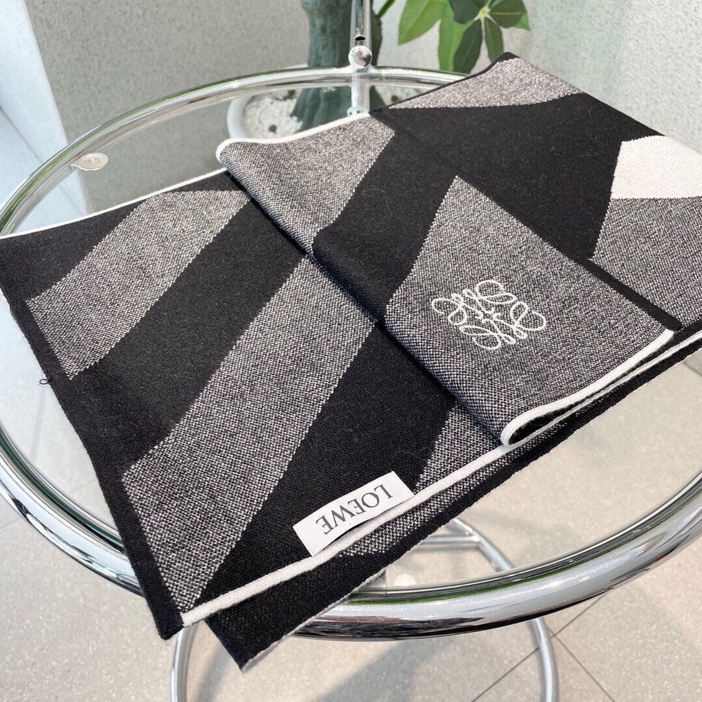LOEWE SCARF 180 CM IN BLACK CASHMERE 386729