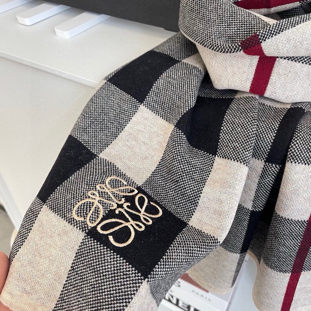 LOEWE SCARF 180 CM IN BLACK MIX WHITE CARO CASHMERE 389779