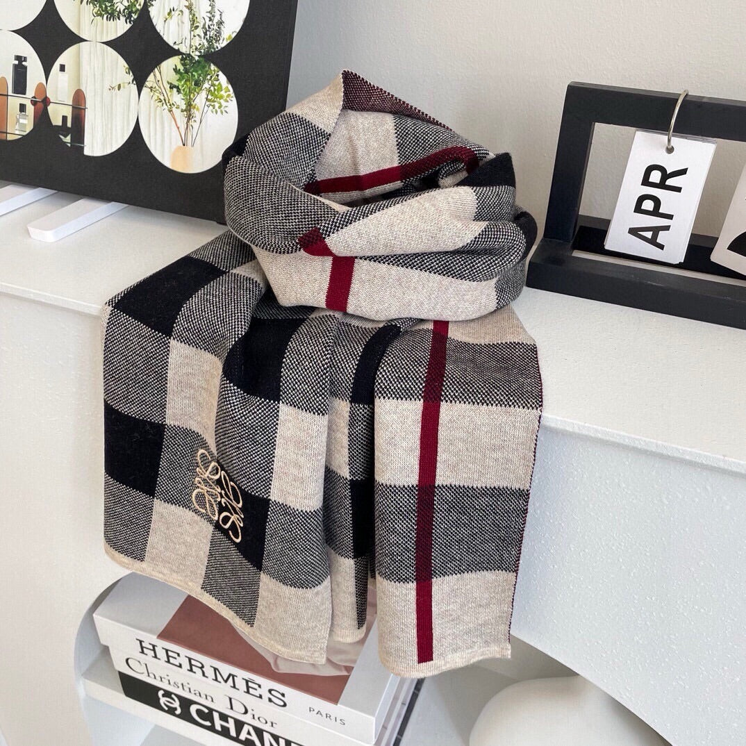 LOEWE SCARF 180 CM IN BLACK MIX WHITE CARO CASHMERE 389779