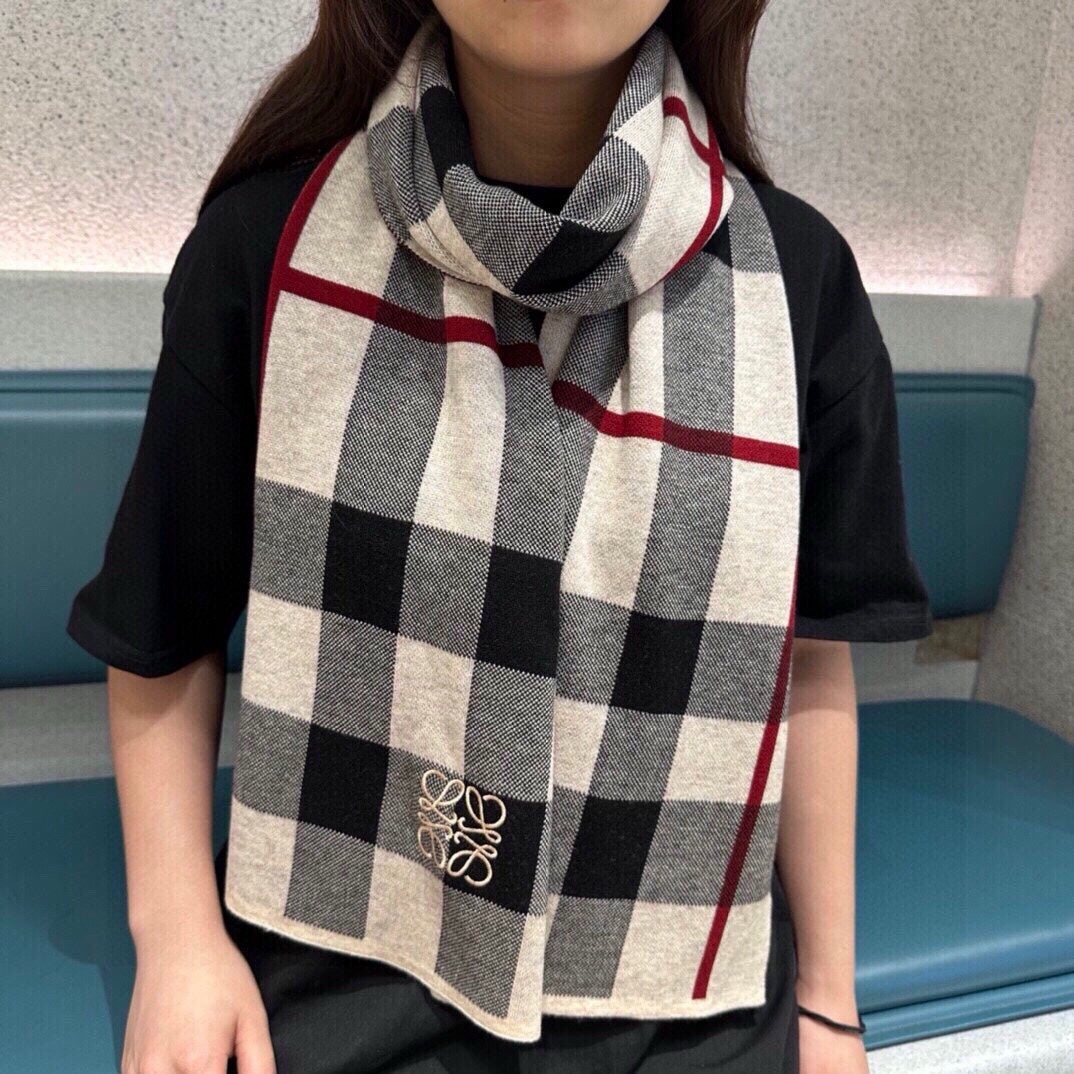 LOEWE SCARF 180 CM IN BLACK MIX WHITE CARO CASHMERE 389779