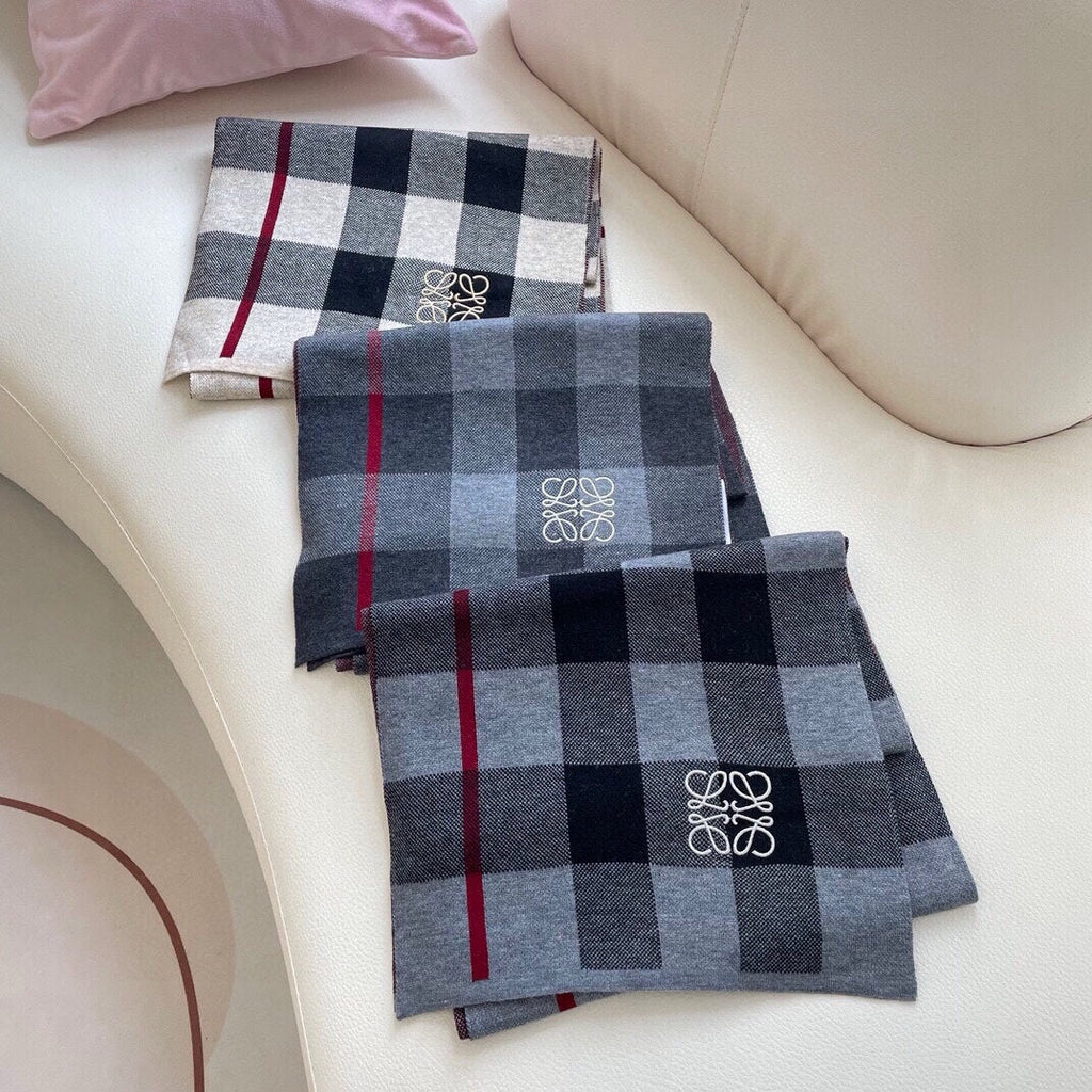 LOEWE SCARF 180 CM IN BLACK MIX WHITE CARO CASHMERE 389779