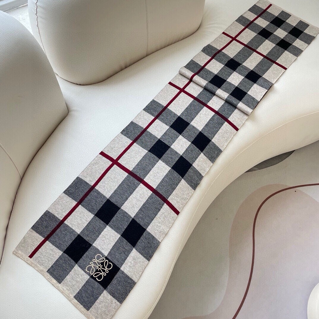 LOEWE SCARF 180 CM IN BLACK MIX WHITE CARO CASHMERE 389779