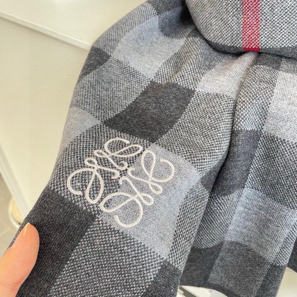 LOEWE SCARF 180 CM IN MOUSE GRAY CARO CASHMERE 389780