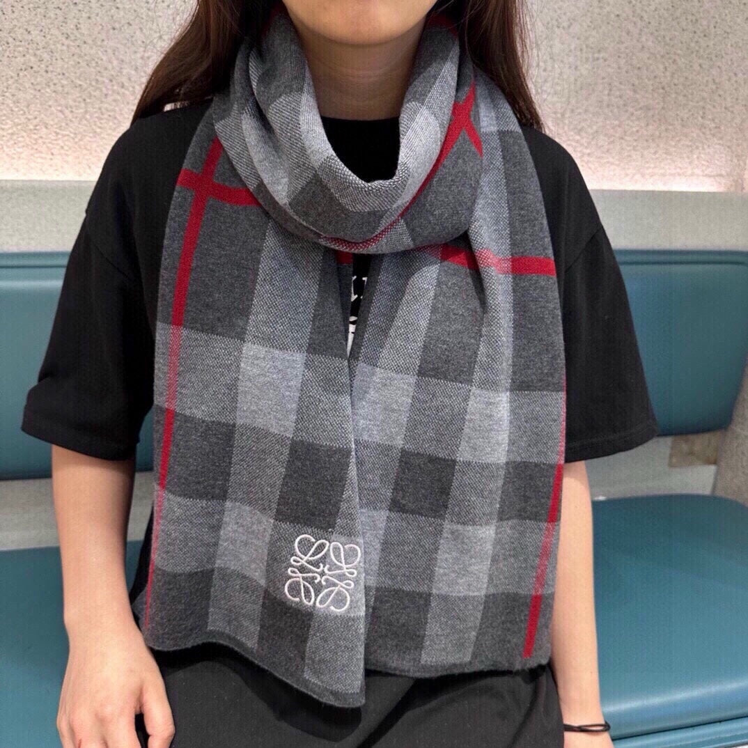 LOEWE SCARF 180 CM IN MOUSE GRAY CARO CASHMERE 389780