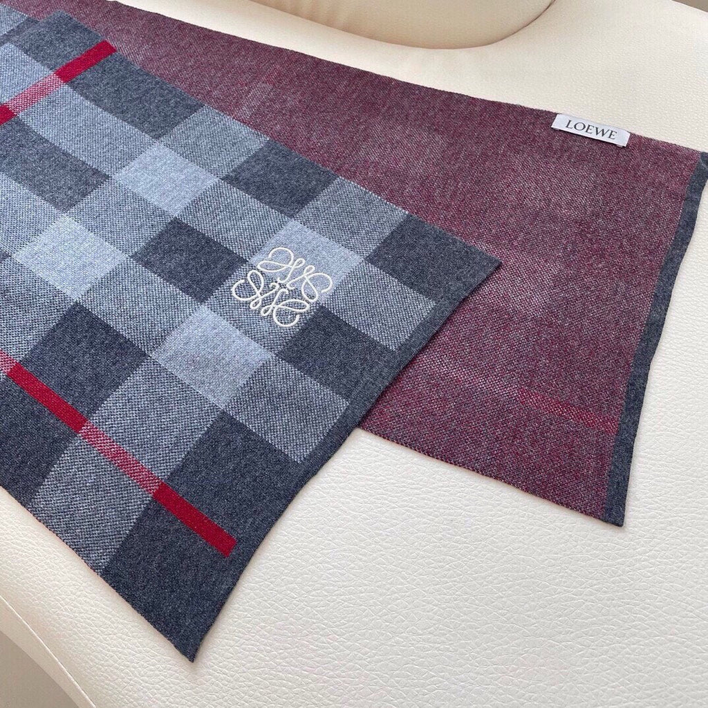 LOEWE SCARF 180 CM IN MOUSE GRAY CARO CASHMERE 389780