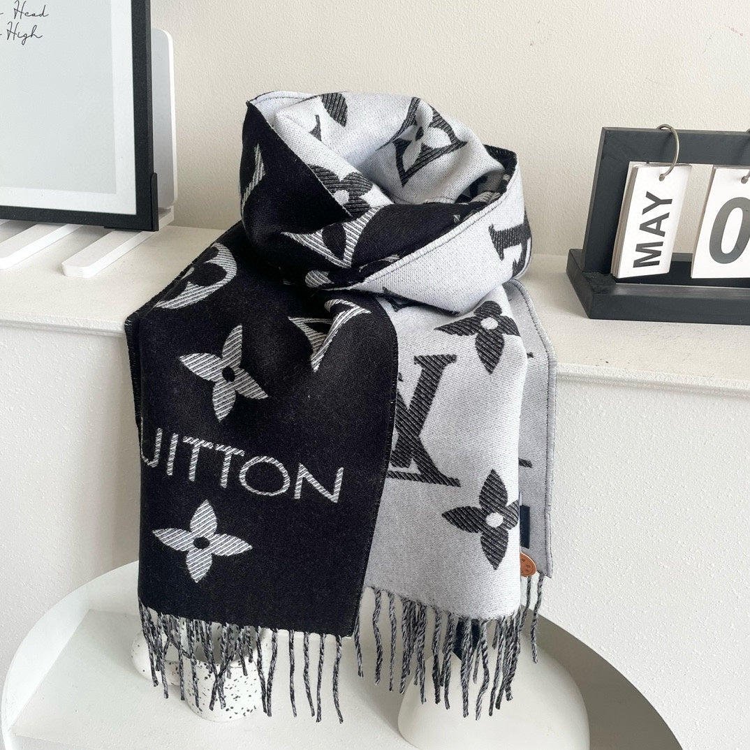 LOUIS VUITTON ESSENTIAL SCARF 186 CM IN BLACK WOOL 399773