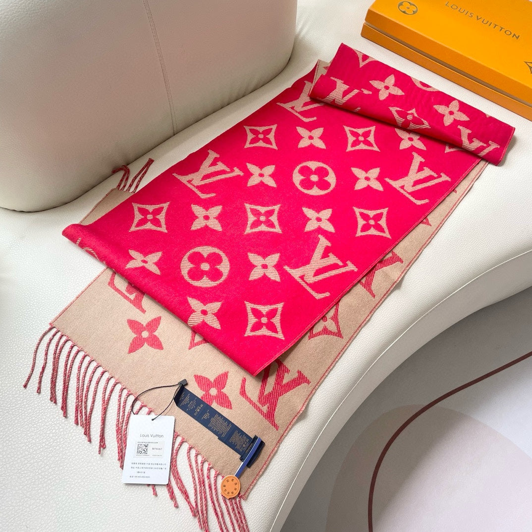 LOUIS VUITTON ESSENTIAL SCARF 186 CM IN CHERRY RED WOOL 399772