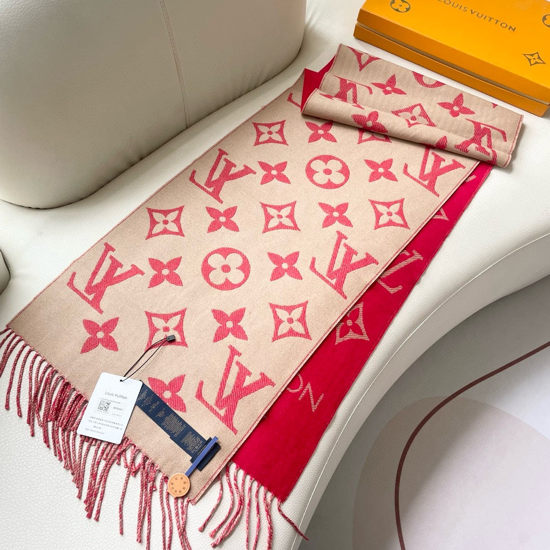 LOUIS VUITTON ESSENTIAL SCARF 186 CM IN CHERRY RED WOOL 399772