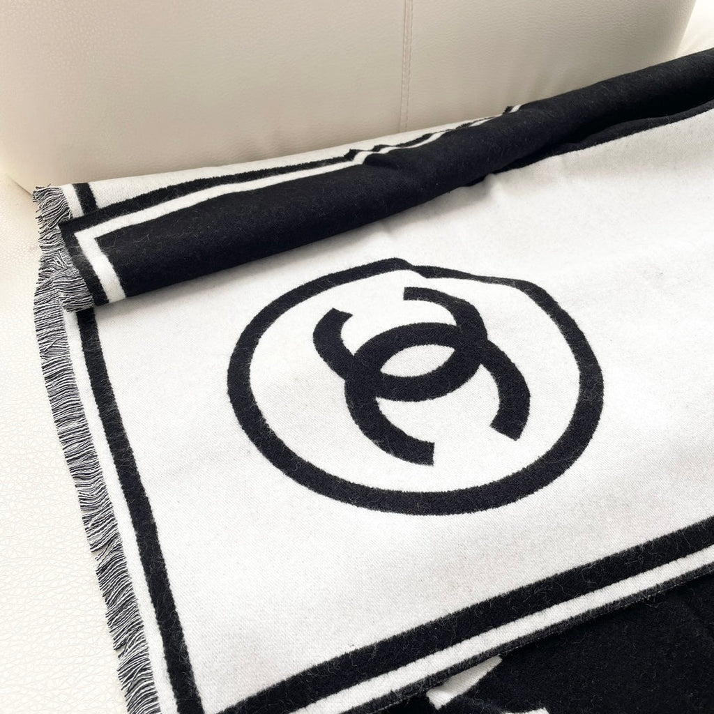 CHANEL SCARF 195 CM IN BLACK MIX WHITE CASHMERE AND WOOL 402234