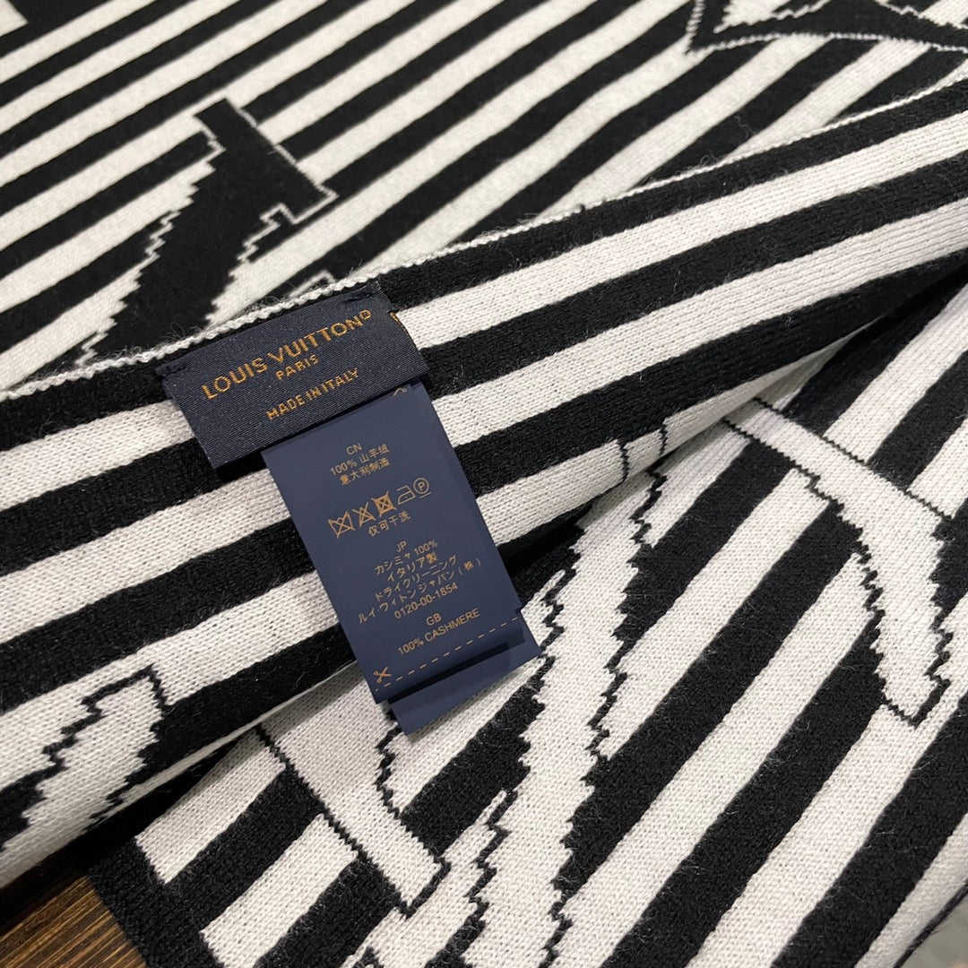 LOUIS VUITTON GRAPHICAL 180 CM SCARF IN WHITE MIX BLACK CASHMERE 388201