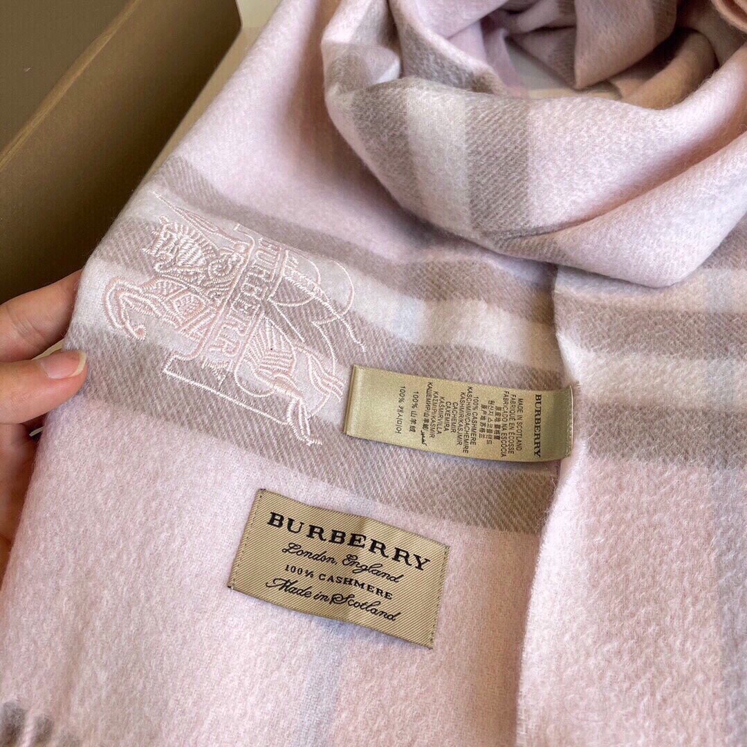 BURBERRY CLASSIC CHECK SCARF 180 CM IN PASTEL PINK CASHMERE 394770