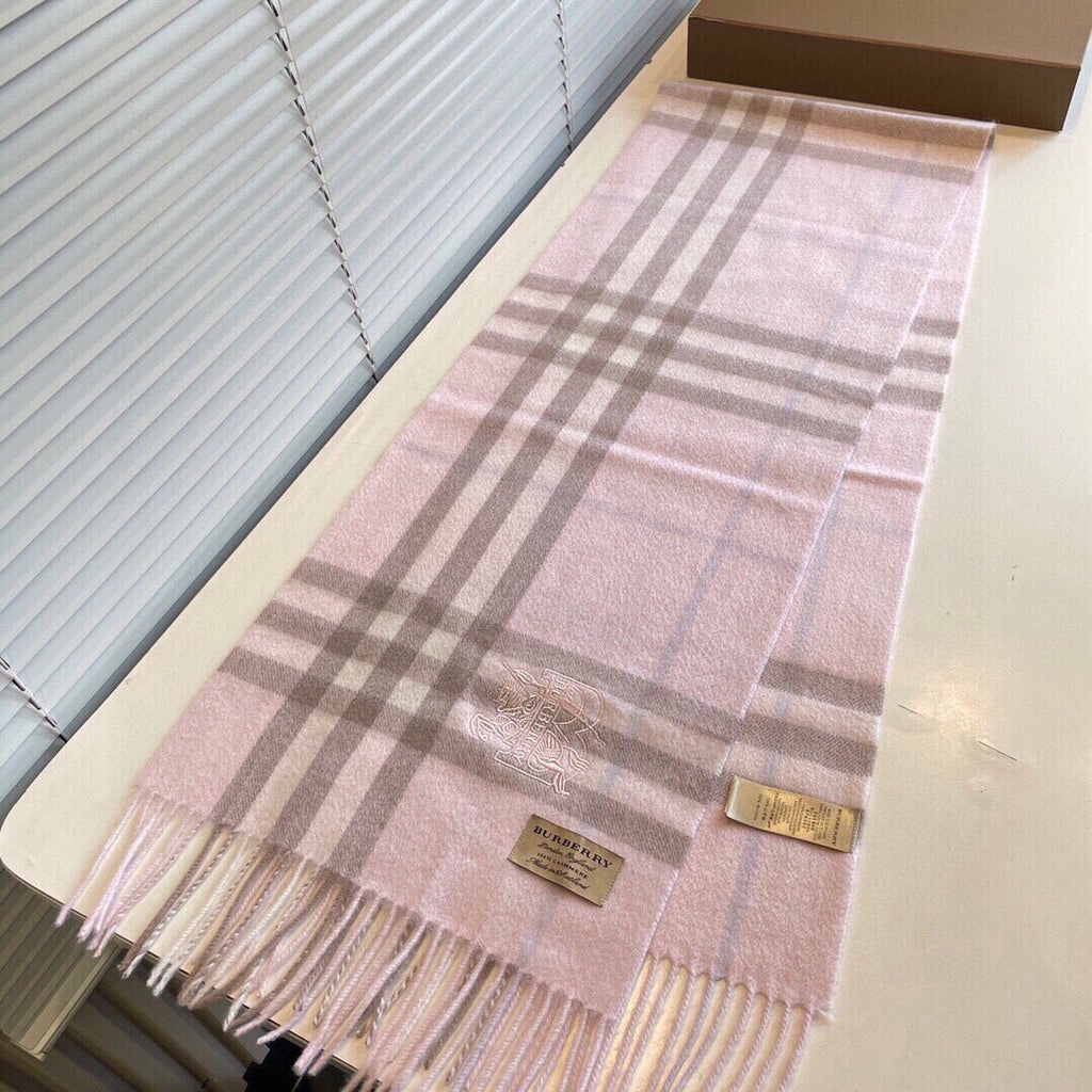BURBERRY CLASSIC CHECK SCARF 180 CM IN PASTEL PINK CASHMERE 394770