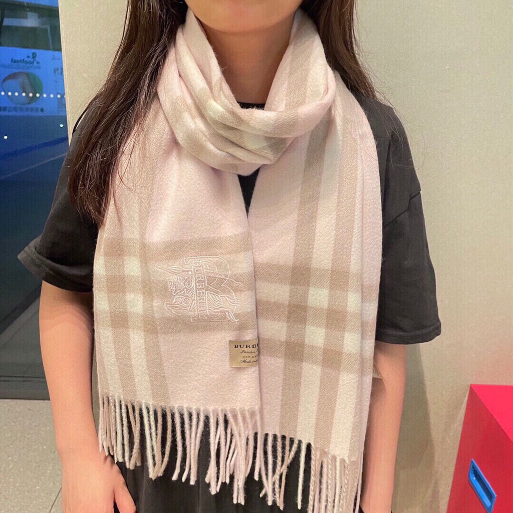 BURBERRY CLASSIC CHECK SCARF 180 CM IN PASTEL PINK CASHMERE 394770