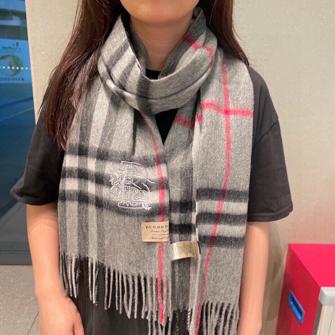 BURBERRY CLASSIC CHECK SCARF 180 CM IN DOVE GRAY MIX BLACK CASHMERE 394771