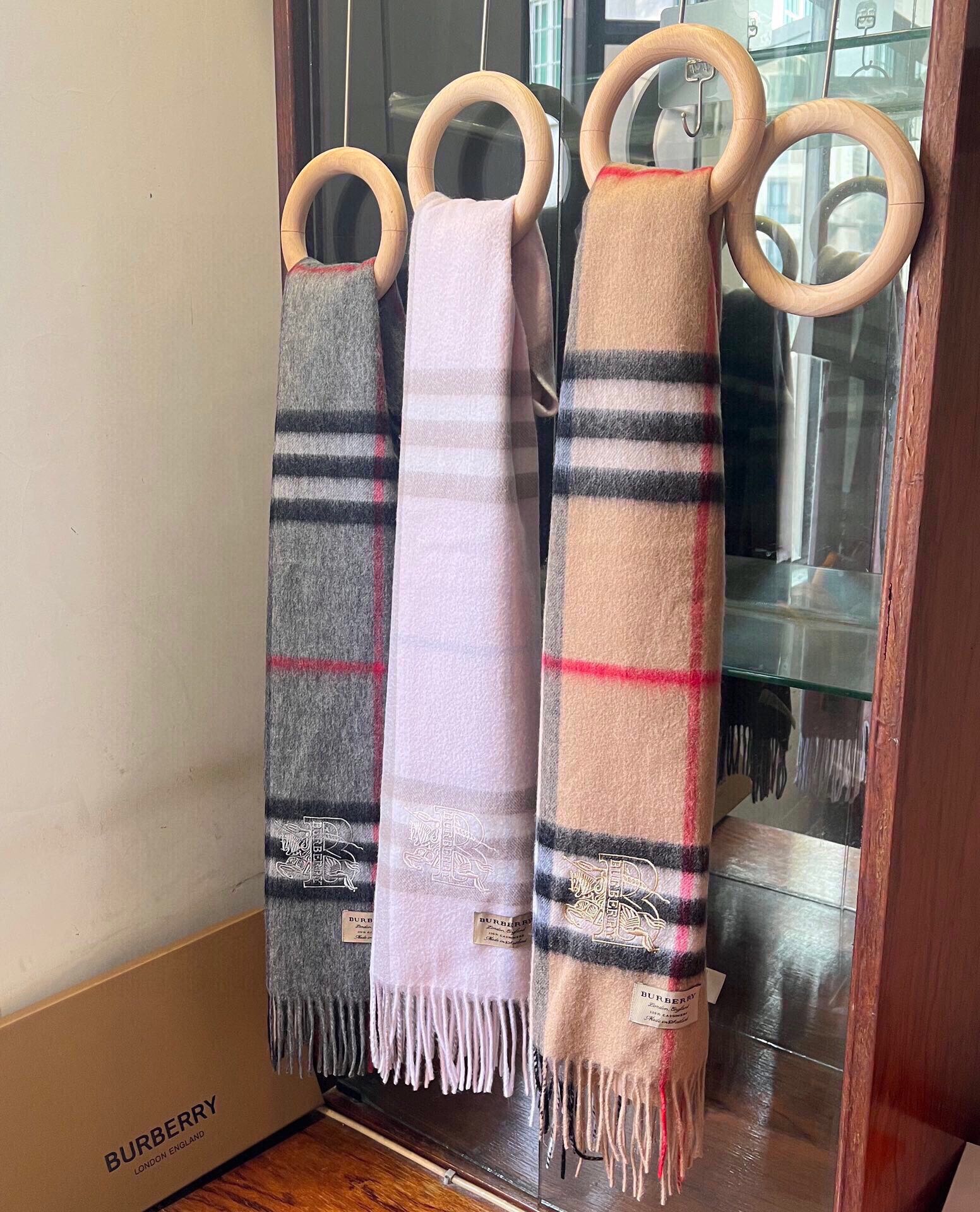 BURBERRY CLASSIC CHECK SCARF 180 CM IN DOVE GRAY MIX BLACK CASHMERE 394771