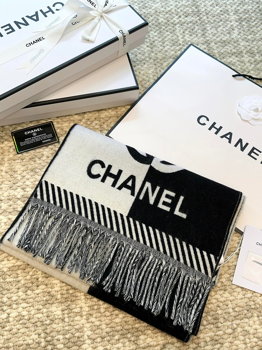 CHANEL SCARF 184 CM IN BLACK MIX WHITE MERINO WOOL 393120