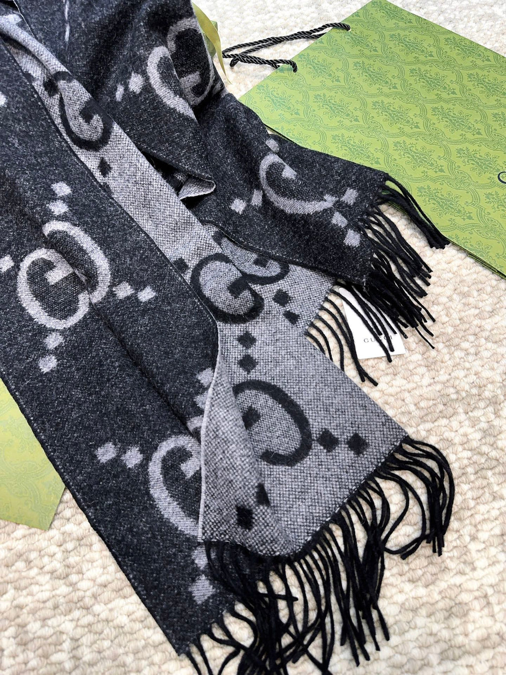 GUCCI SCARF 200 CM IN BLACK MIX LIGHT GRAY CASHMERE 396377