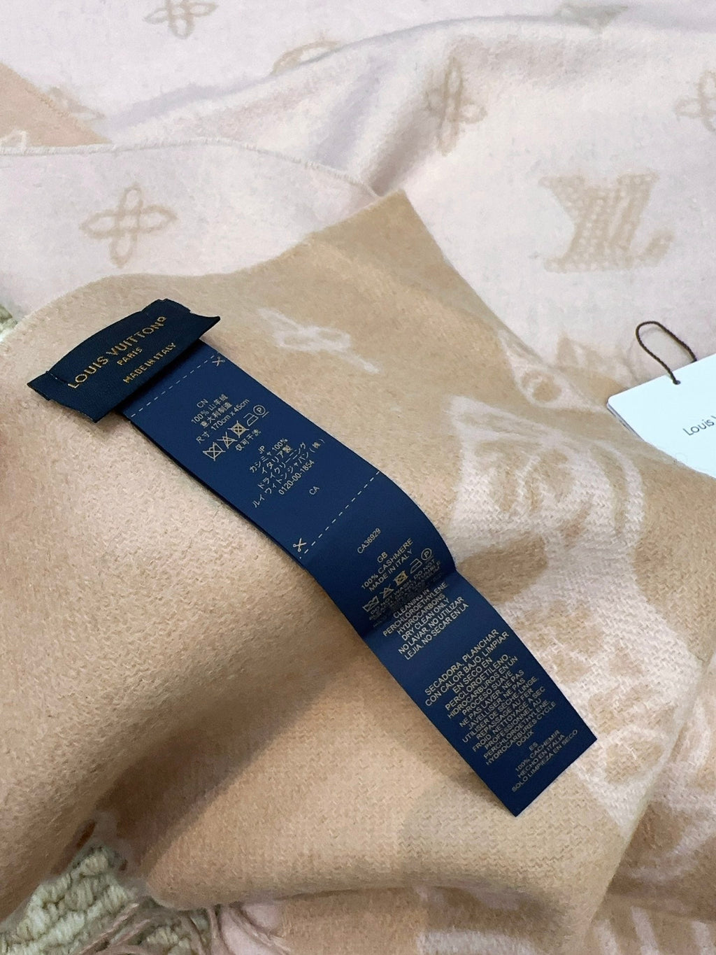 LOUIS VUITTON SCARF 170 CM IN LIGHT PINK MONOGRAM CASHMERE 396380