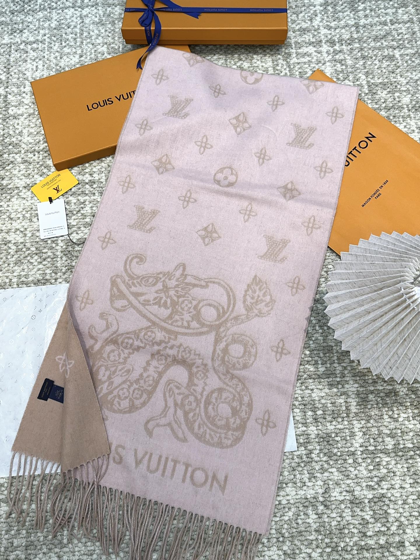 LOUIS VUITTON SCARF 170 CM IN LIGHT PINK MONOGRAM CASHMERE 396380