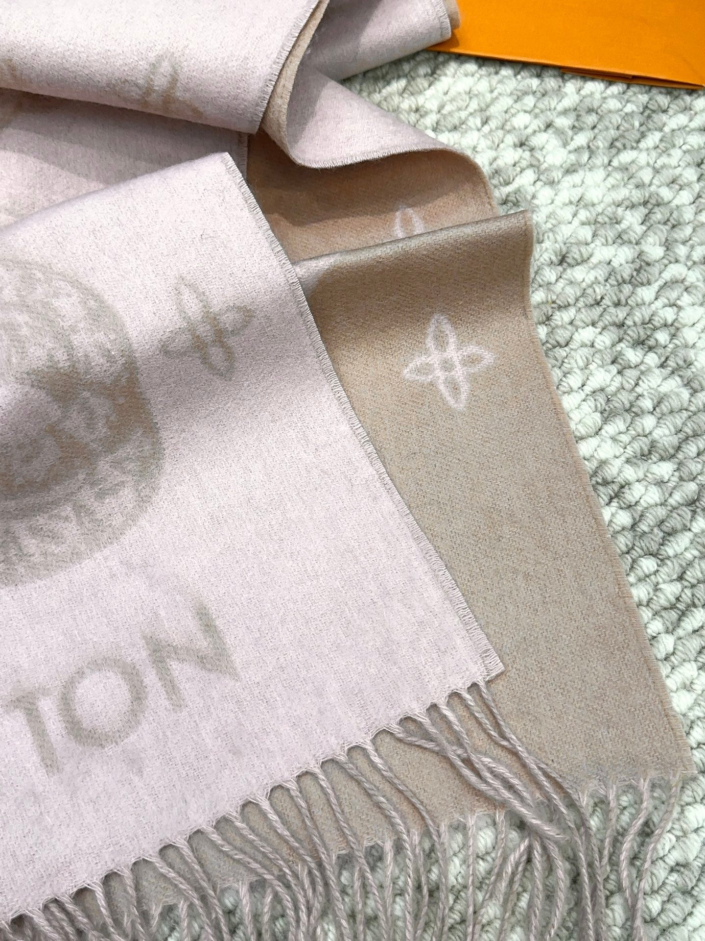LOUIS VUITTON SCARF 170 CM IN LIGHT PINK MONOGRAM CASHMERE 396380