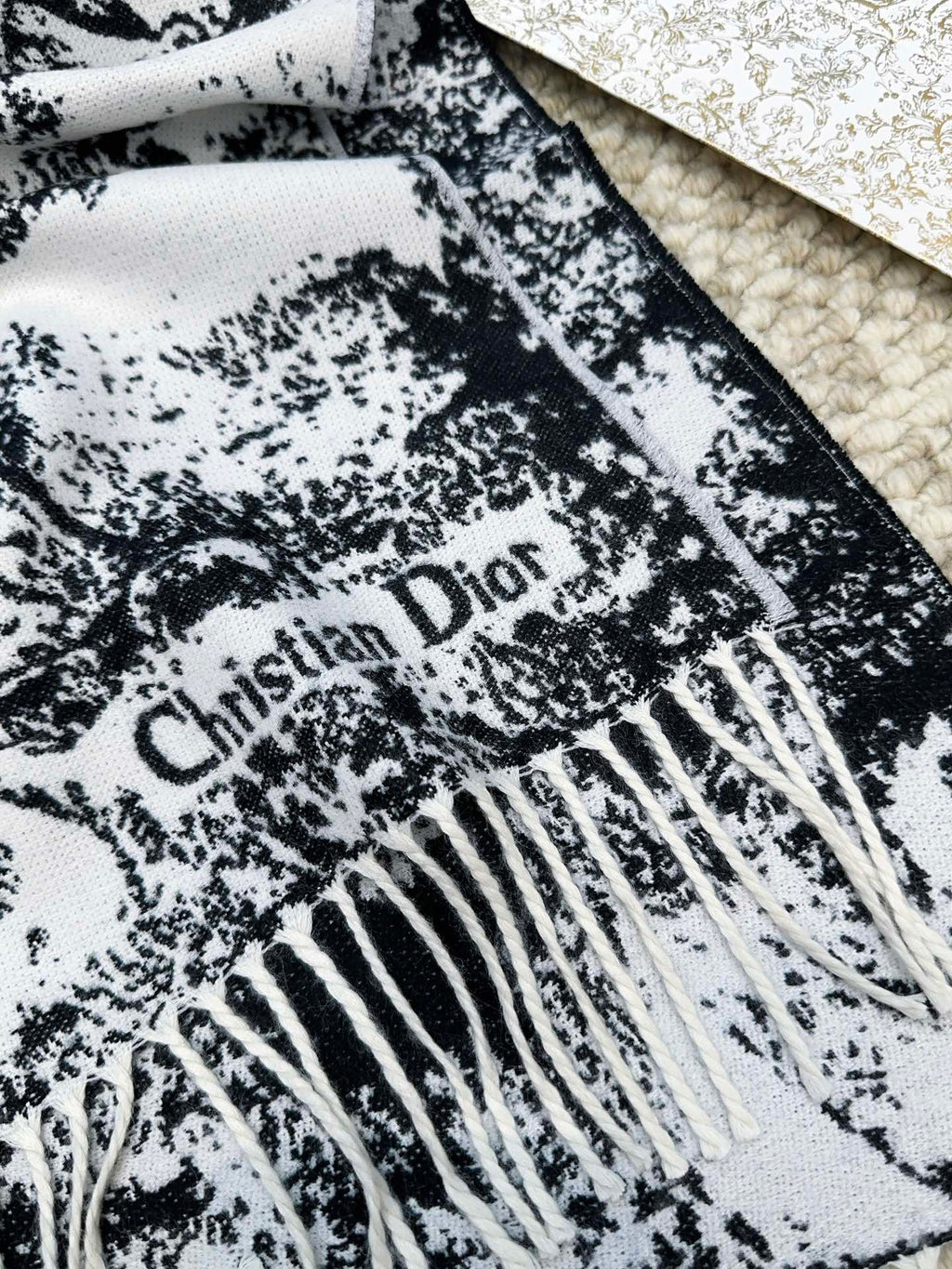 DIOR SCARF 220 CM IN BLACK MIX WHITE MONOGRAM CASHMERE AND WOOL 413658