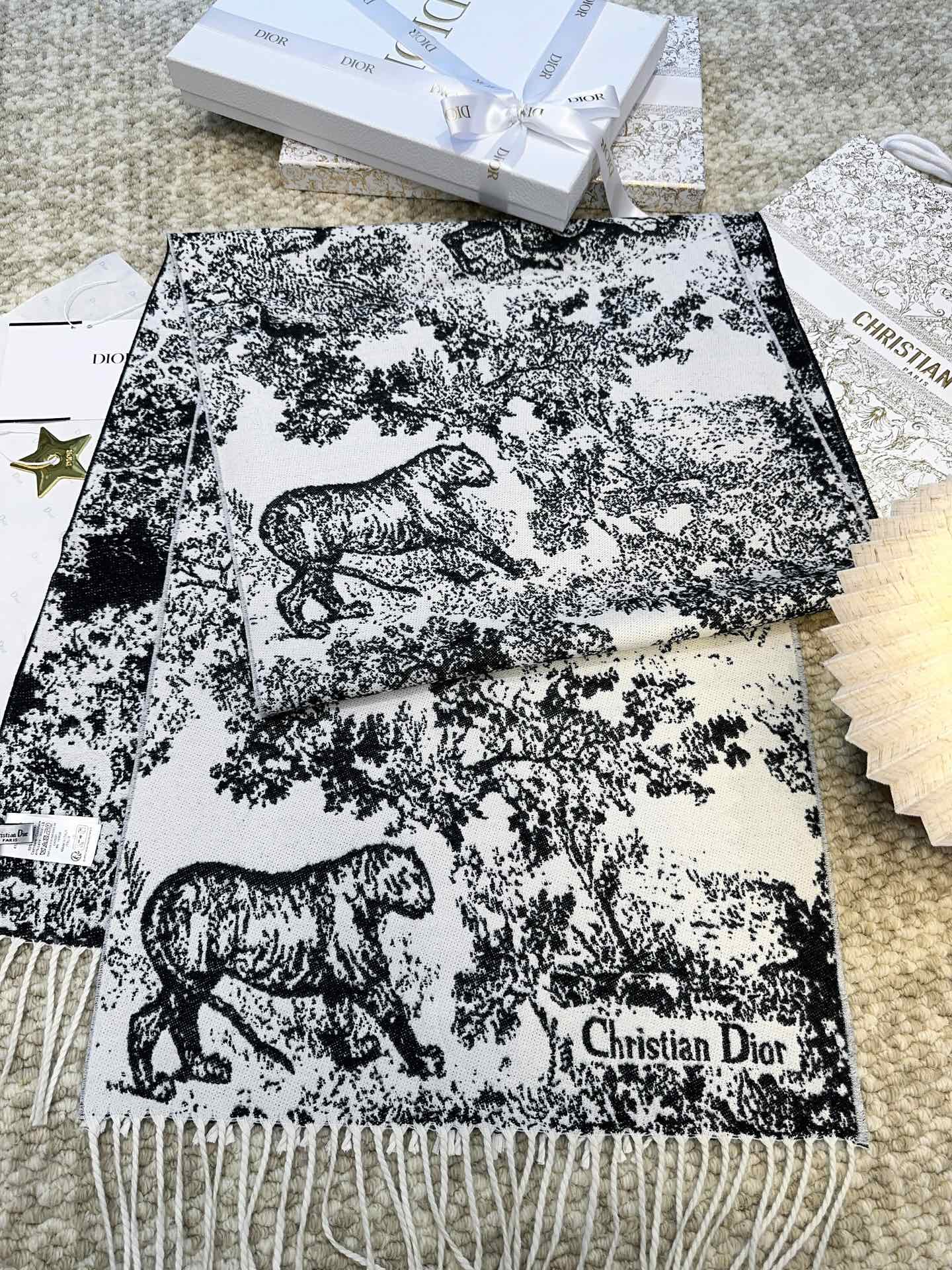 DIOR SCARF 220 CM IN BLACK MIX WHITE MONOGRAM CASHMERE AND WOOL 413658