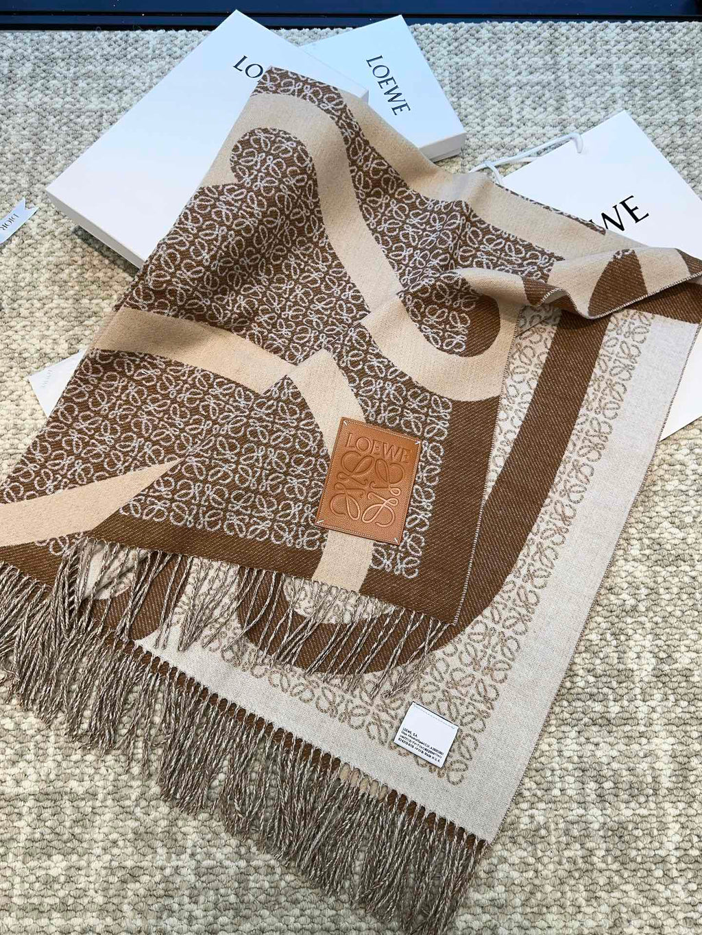 LOEWE ANAGRAM WOOL JACQUARD BLANKET SHAWL 140 CM CAMEL BEIGE 413661
