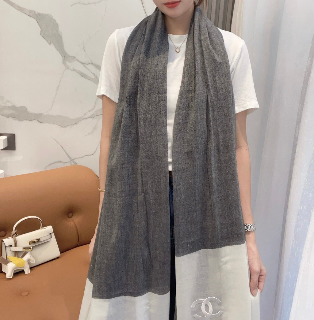CHANEL SCARF 200 CM IN MOUSE GRAY MIX WHITE CASHMERE 402261