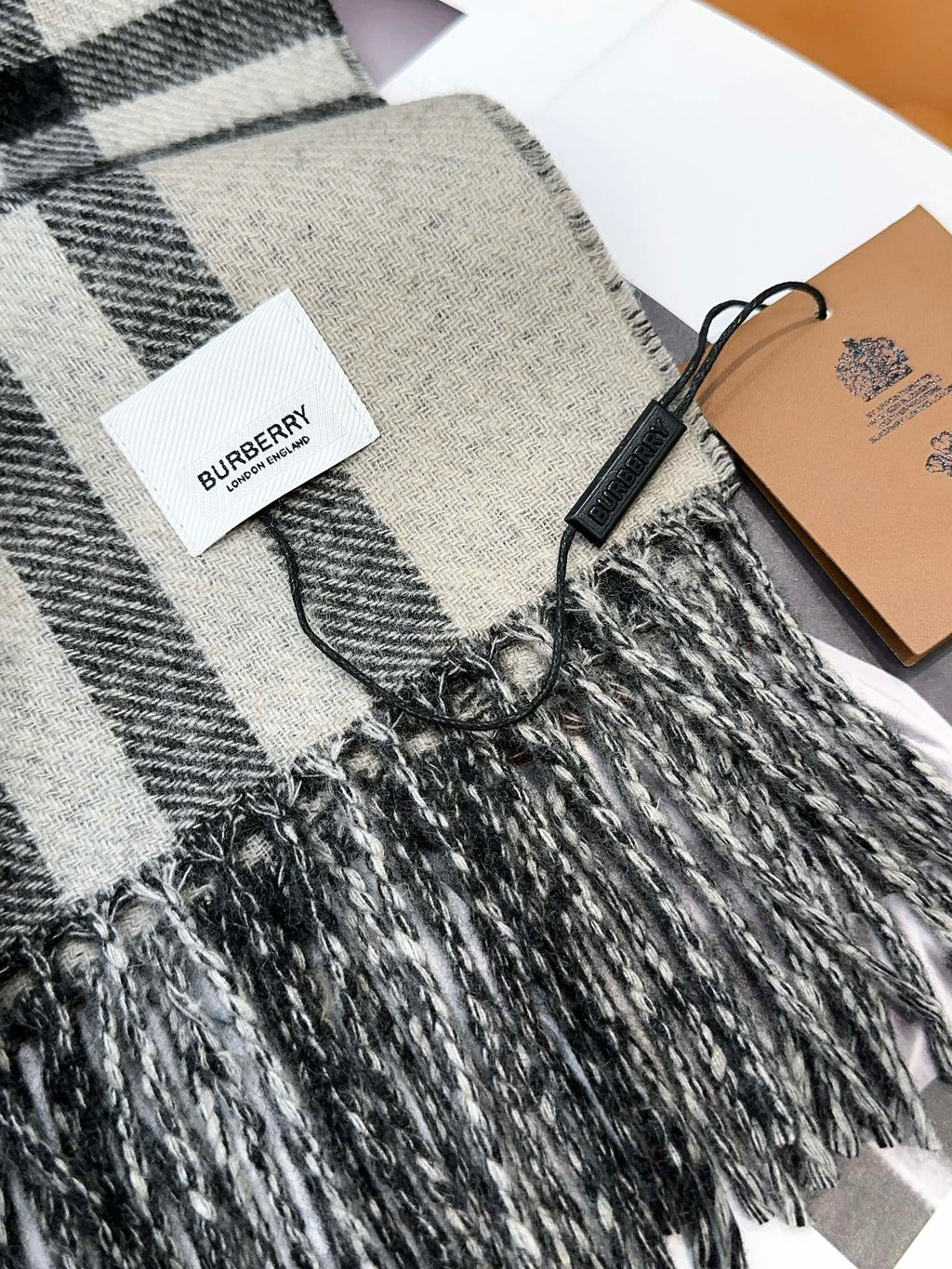 BURBERRY SCARF 210 CM IN WHITE MIX BLACK CASHMERE 408617