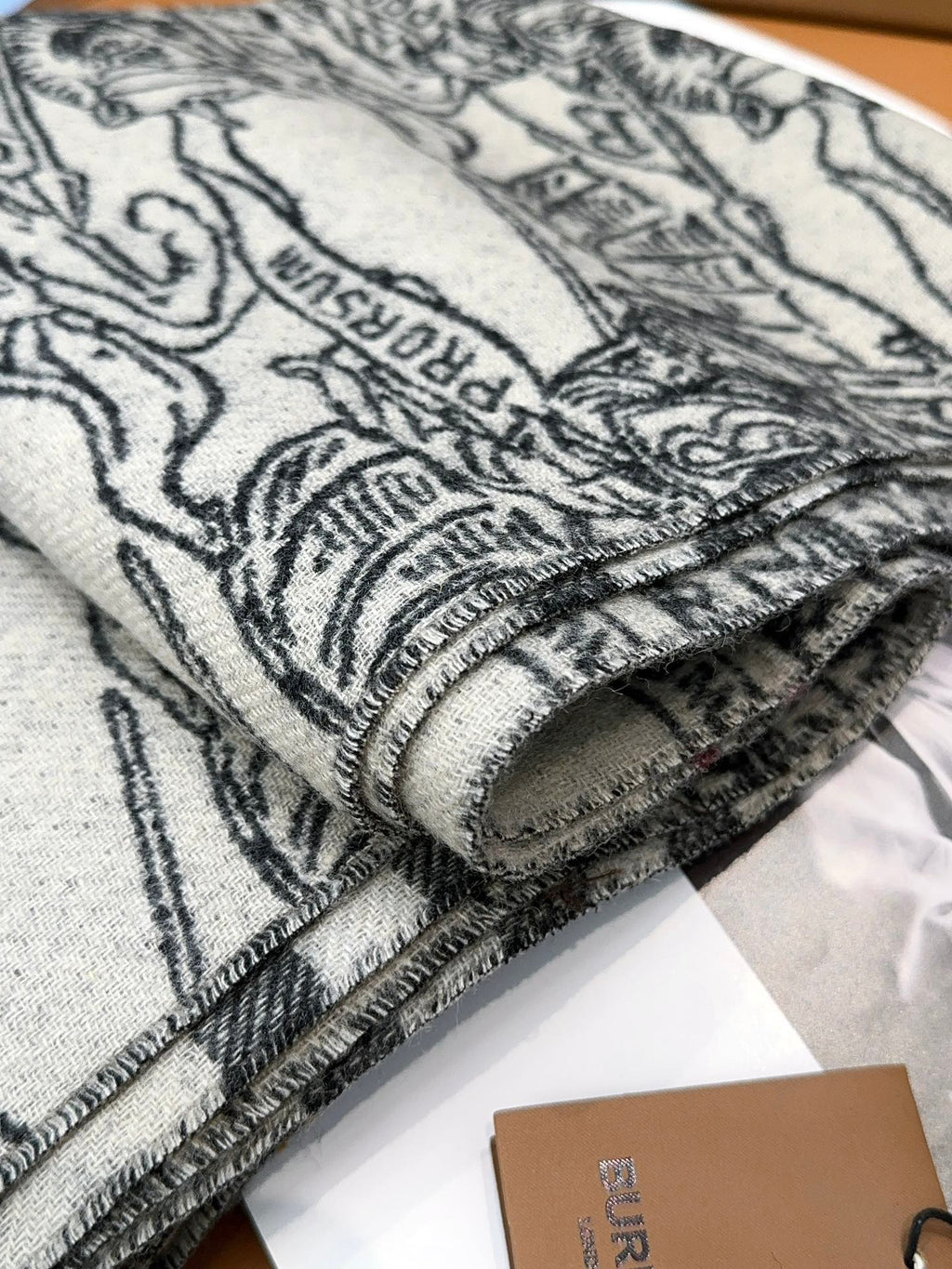 BURBERRY SCARF 210 CM IN WHITE MIX BLACK CASHMERE 408617
