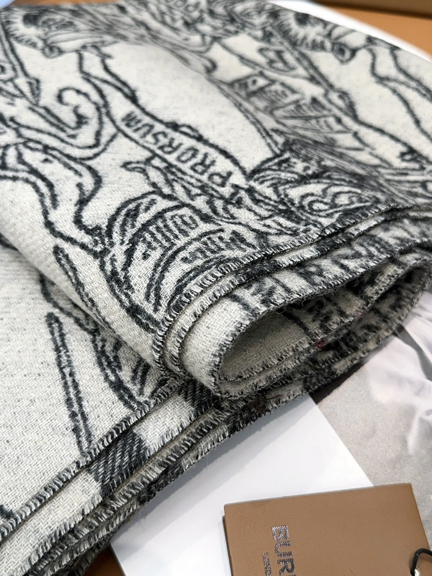 BURBERRY SCARF 210 CM IN WHITE MIX BLACK CASHMERE 408617