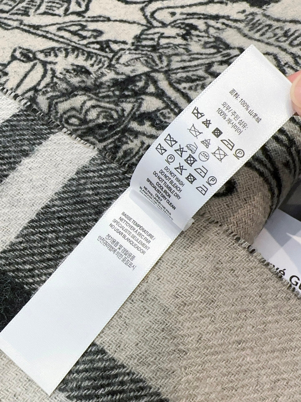 BURBERRY SCARF 210 CM IN WHITE MIX BLACK CASHMERE 408617
