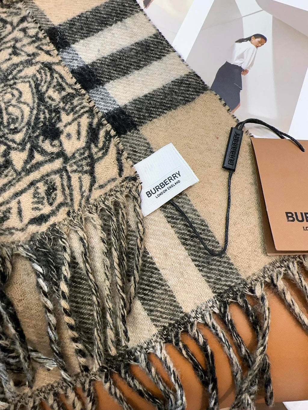 BURBERRY SCARF 210 CM IN CAMEL BEIGE MIX BLACK CASHMERE 408618