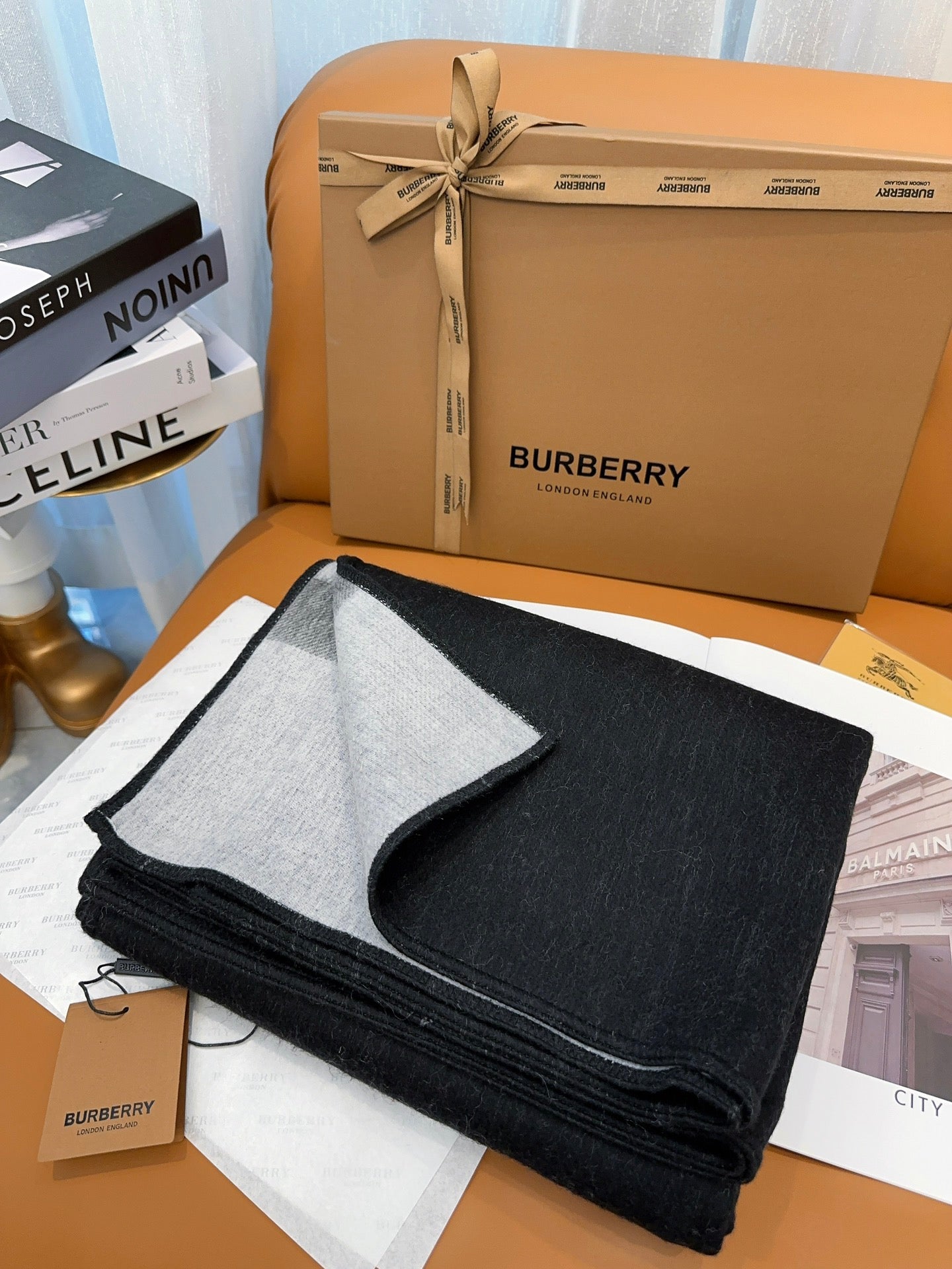 BURBERRY WOOL CAPE 140 CM BLACK AND LIGHT GRAY 394535