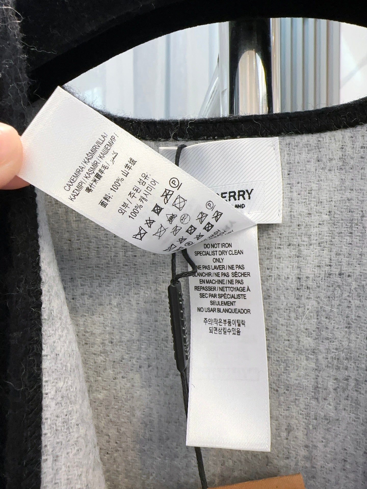 BURBERRY WOOL CAPE 140 CM BLACK AND LIGHT GRAY 394535