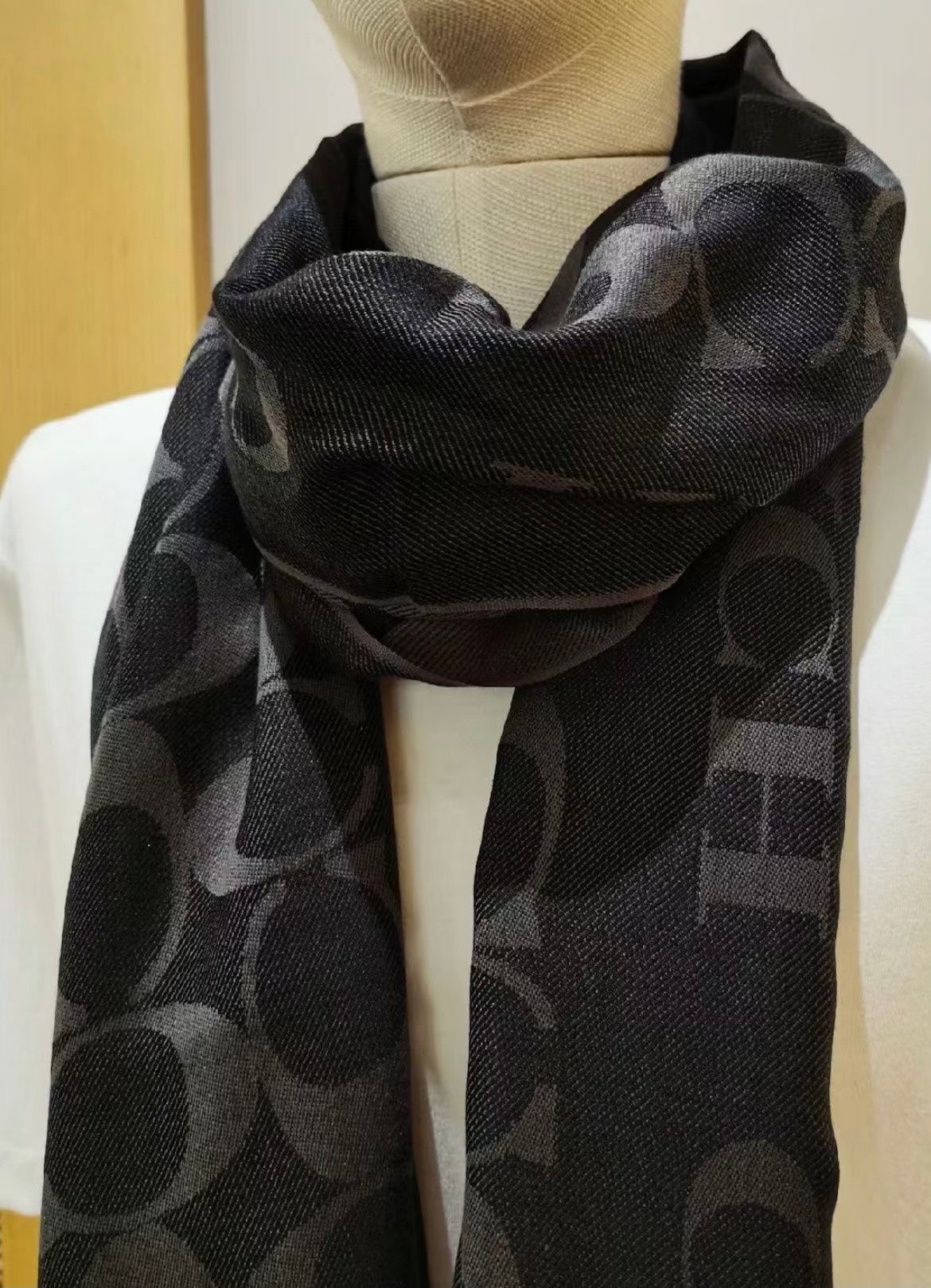 COACH LONG SCARF 195 CM IN BLACK CASHMERE 332742