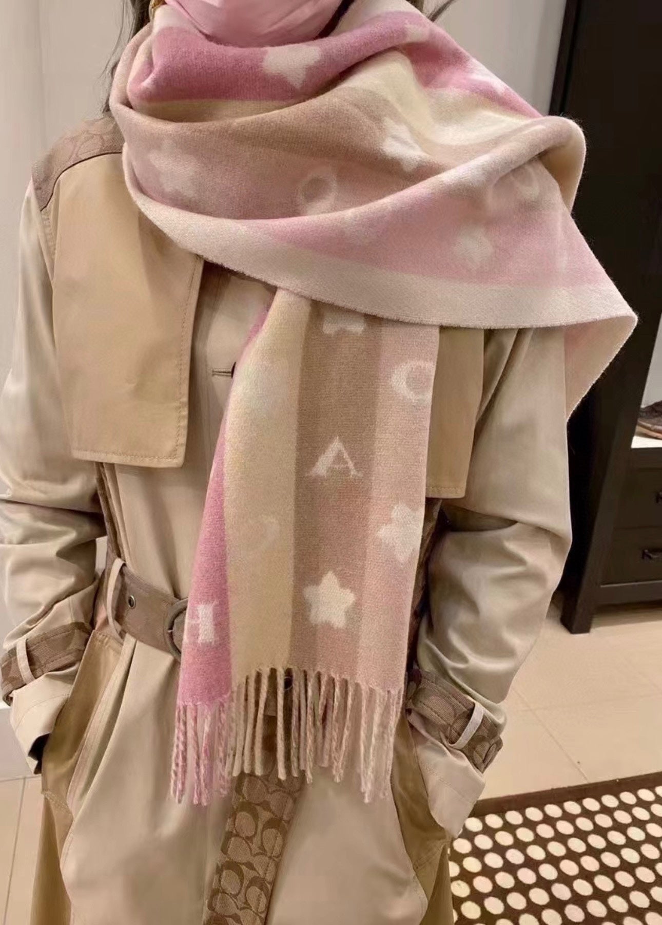 COACH STARS AND STRIPES PRINT SCARF 183 CM IN WHITE AND COLORFUL COTTON WOOL 410185